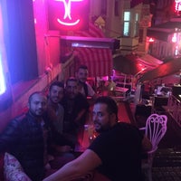 Das Foto wurde bei Ece&amp;#39;m Lounge Cafe - Beco&amp;#39;s Live von Anıl C. am 10/7/2015 aufgenommen