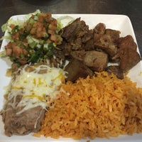 Das Foto wurde bei Lindo Mexico Restaurant von Gricelda M. am 8/13/2015 aufgenommen