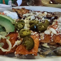 Foto diambil di Lindo Mexico Restaurant oleh Gricelda M. pada 9/12/2014