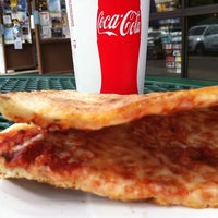 Снимок сделан в Abo&amp;#39;s Pizza пользователем FJGLYNN 9/12/2011
