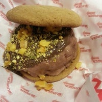 Снимок сделан в BRGR: The Burger Project пользователем Nicolette I. 12/3/2012