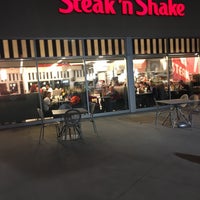 Photo taken at Steak &amp;#39;n Shake by Matthew L. on 2/12/2017