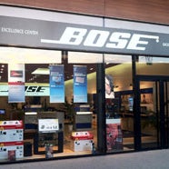 Foto scattata a Bose Excellent Center da Bose Excellent Center il 11/8/2012