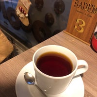 รูปภาพถ่ายที่ Badem Çikolata &amp;amp; Cafe โดย RESLAN เมื่อ 1/6/2020