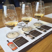 Foto tirada no(a) Teeling Whiskey Distillery por Katie C. em 7/31/2015