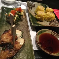 Das Foto wurde bei Sakura Japanese Restaurant von Shey F. am 4/12/2017 aufgenommen