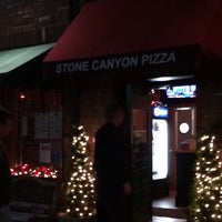 Foto tirada no(a) Stone Canyon Pizza - Parkville por EdieWaters.com E. em 11/17/2013