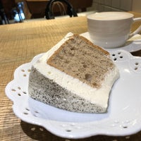 Foto diambil di Chiffon Cake 日式戚風專賣店 oleh Catherine T. pada 9/30/2020