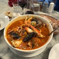 รูปภาพถ่ายที่ Sotto Mare Oysteria &amp;amp; Seafood Restaurant โดย Brodie O. เมื่อ 12/16/2023