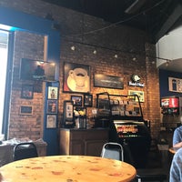8/24/2017 tarihinde Evie S.ziyaretçi tarafından Blue Box Cafe'de çekilen fotoğraf