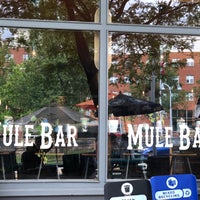 Foto diambil di Mule Bar oleh Cassio D. pada 6/10/2022