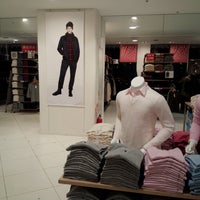 ユニクロ 衣料品店