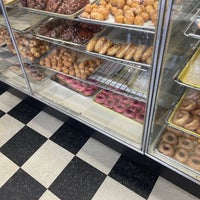 5/6/2022 tarihinde Erik G.ziyaretçi tarafından Donut Den'de çekilen fotoğraf
