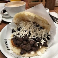 Photo taken at Órale Arepa by MARTHA R. on 10/9/2022