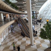 Снимок сделан в Международный аэропорт Гейдар Алиев (GYD) пользователем Günay🌟🌟🌟🌟 Ö. 4/24/2015