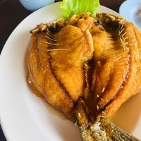 Photo taken at Bangkok Seaview Seafood by Pla Y. on 12/23/2019