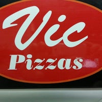 รูปภาพถ่ายที่ Vic Pizzas โดย Pedro M. เมื่อ 7/7/2013