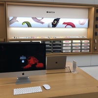 Photo taken at Apple Southampton by Abdulaziz 56 on 7/14/2019
