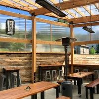 Foto scattata a Ounces Taproom &amp;amp; Beer Garden da Ounces Taproom &amp;amp; Beer Garden il 5/29/2018