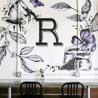 Foto diambil di R Coffee House oleh R Coffee House pada 5/2/2017