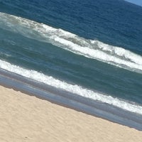 Foto tirada no(a) Kurrawa Beach por negi H. em 12/11/2023