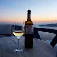 Das Foto wurde bei Heliotopos Wine Bar von bunnie am 4/9/2015 aufgenommen