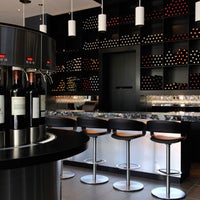 12/6/2013 tarihinde The Tasting Room Wine Bar &amp;amp; Shopziyaretçi tarafından The Tasting Room Wine Bar &amp;amp; Shop'de çekilen fotoğraf