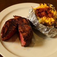 Foto tirada no(a) McBride’s Steakhouse por McBride’s Steakhouse em 5/10/2017