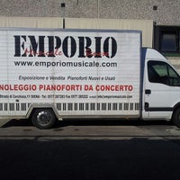 รูปภาพถ่ายที่ Emporio Musicale Senese โดย Mattia P. เมื่อ 2/28/2013