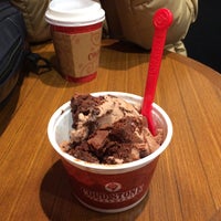 Photo taken at Cold Stone Creamery by ﾆｾ ﾓ. on 12/31/2018