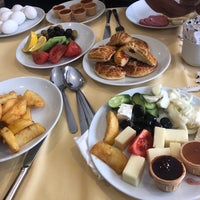 Photo taken at Genç Yazıcı Hotel by 👑 Tolga 👑 on 12/23/2018