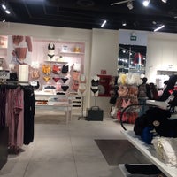 Photo taken at Forever 21 by Maru T. on 8/28/2018