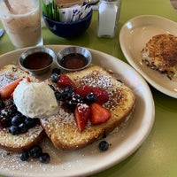Photo taken at Snooze, an A.M. Eatery by S O. on 8/7/2023