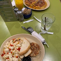 Photo taken at Snooze, an A.M. Eatery by S O. on 7/30/2023