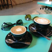 รูปภาพถ่ายที่ Fabrica Coffee Roasters โดย Bojan C. เมื่อ 7/11/2019