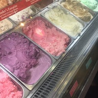 Photo taken at Cold Stone Creamery by Aaron H. on 5/13/2016