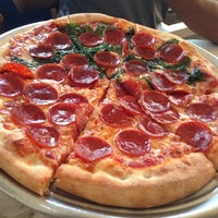 8/16/2013 tarihinde Crys P.ziyaretçi tarafından Pizza Village'de çekilen fotoğraf