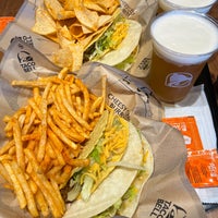 Photo taken at Taco Bell by キヨ on 8/5/2023