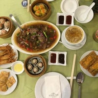 Photo taken at Szechuan Garden Chinese Restaurant by Hijrah R. on 1/7/2016