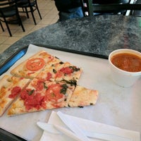 12/19/2016にHenry W.がPrimos Chicago Pizza Pasta and Subsで撮った写真