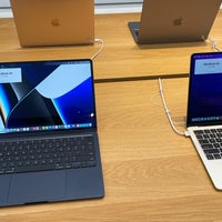 Photo taken at Apple Woodfield by Alex C. on 9/22/2022