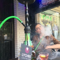 Foto tomada en LYCHEE Cocktail Bar  por Angelina K. el 4/29/2017