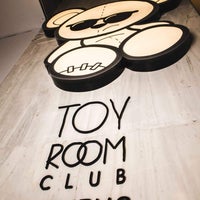 Photo prise au Toyroom Athens par Bikash P. le11/19/2017