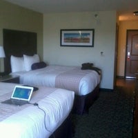Снимок сделан в La Quinta Inn &amp;amp; Suites Las Vegas Airport South пользователем Christina K. 12/19/2012