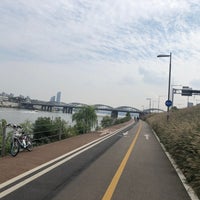 Photo taken at 여의도백화점 by 미스터리 on 9/28/2019