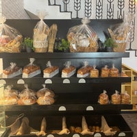 Foto diambil di LOS PRIMOS Bakery &amp;amp; Cafe oleh Abdulaziz pada 9/14/2023