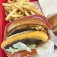 Photo taken at In-N-Out Burger by Tieu-Linh T. on 2/18/2019