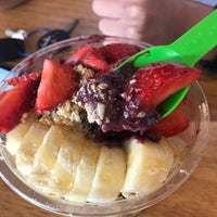 Photo taken at Berry Divine Acai Bowls by Tieu-Linh T. on 8/9/2018