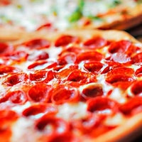 2/27/2014 tarihinde Pizzazz on the Circleziyaretçi tarafından Pizzazz on the Circle'de çekilen fotoğraf