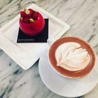 6/17/2016 tarihinde Gigi K.ziyaretçi tarafından Alexander&amp;#39;s Patisserie'de çekilen fotoğraf